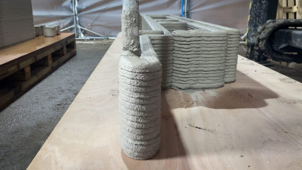 3DCP Wall being printed with robot